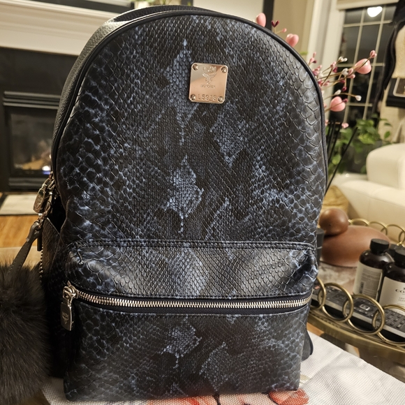 MCM Dark Snake Pattern Backpack - Picture 2 of 16